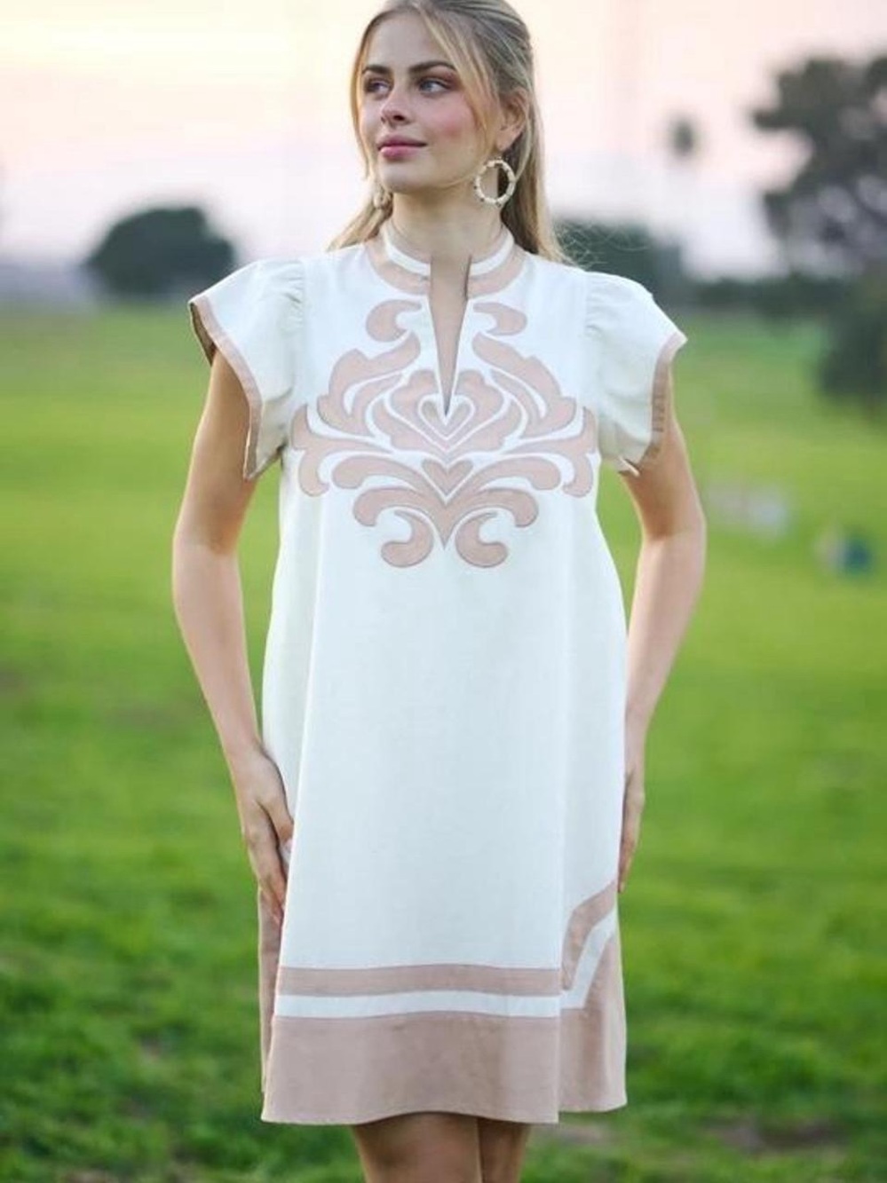 NWOT GIGIO USA Linen Embroidered Mini Dress